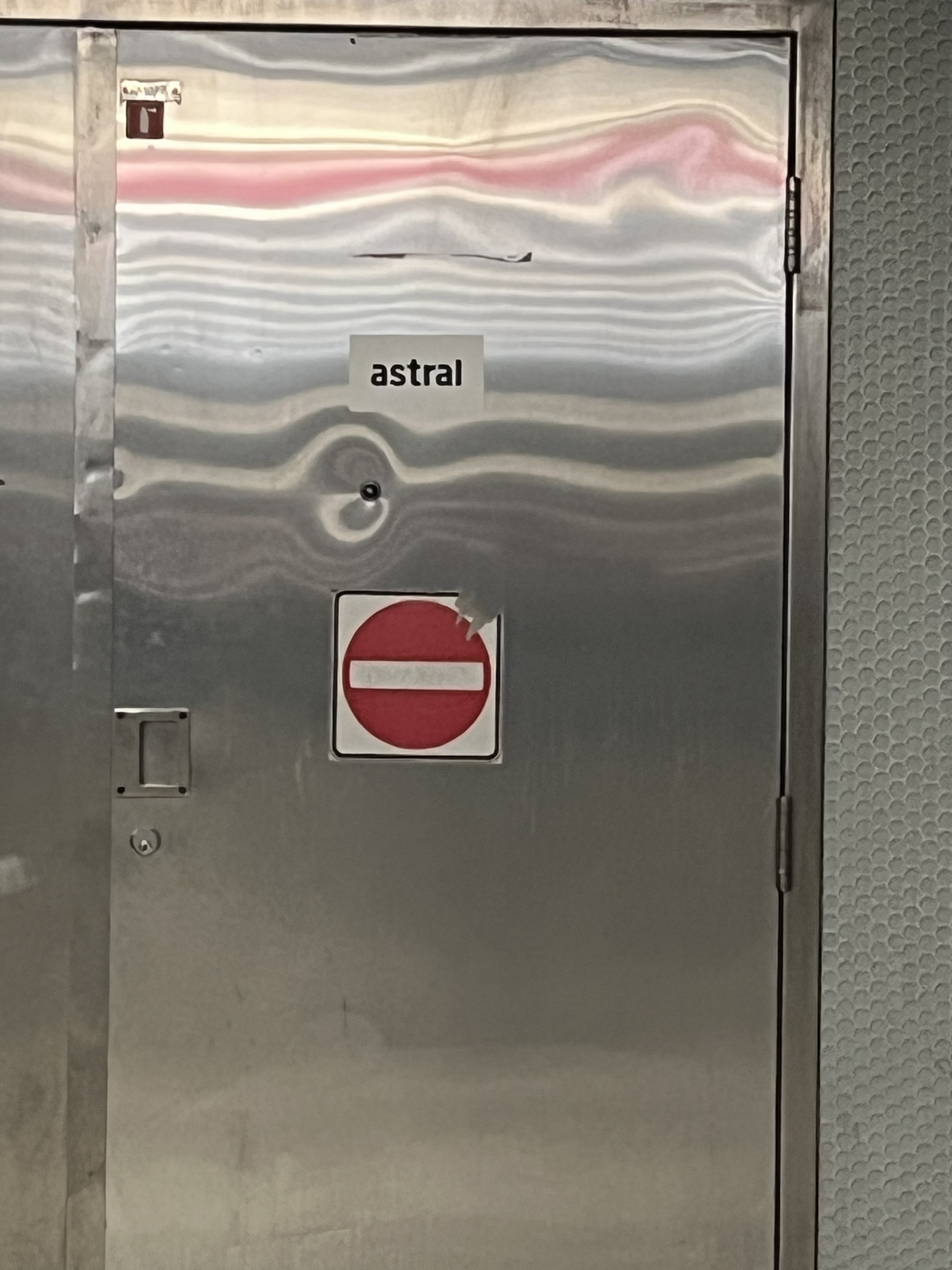 Visuel Résidence Léa Tarral astral